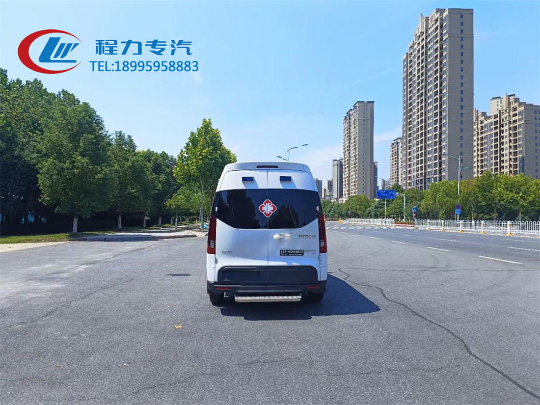 依维柯聚星纯电动救护车