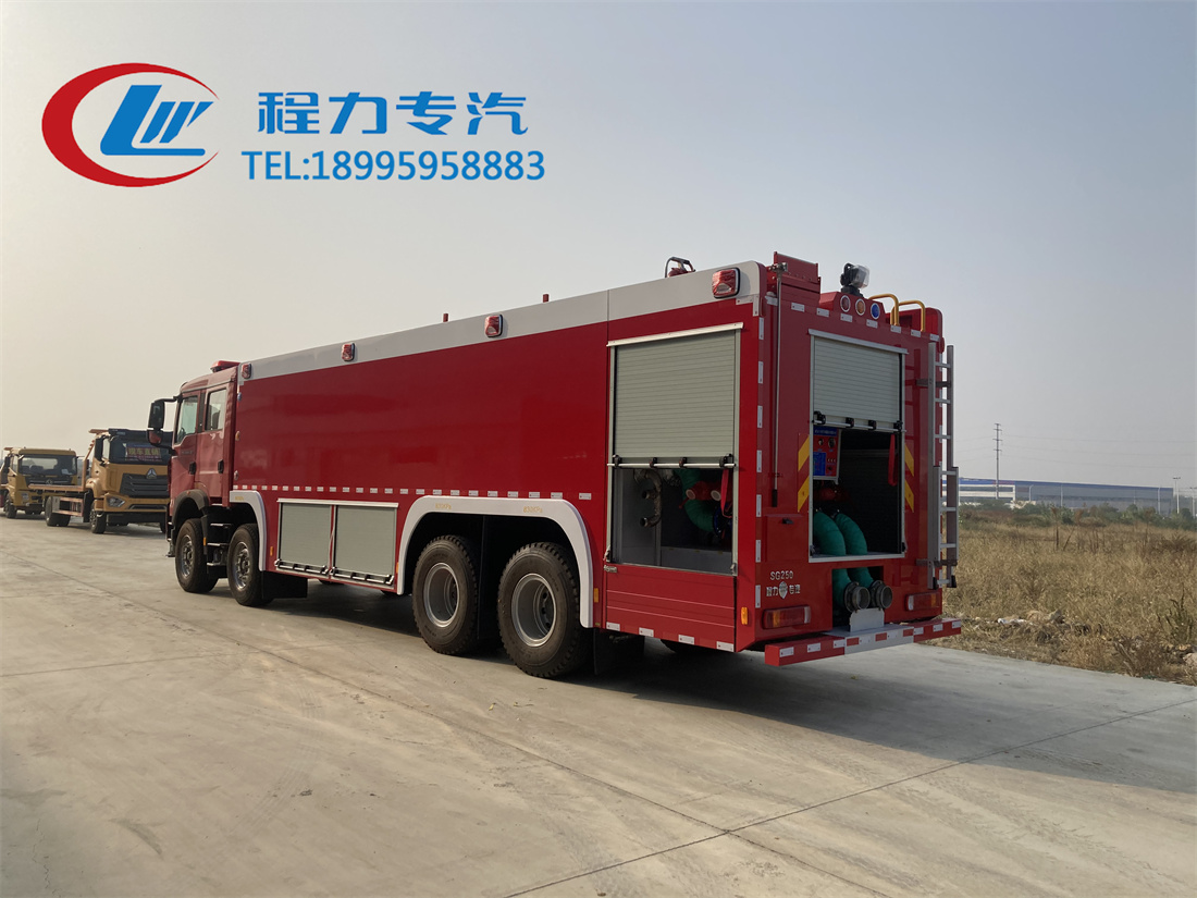 重汽豪沃25吨水罐/泡沫消防车
