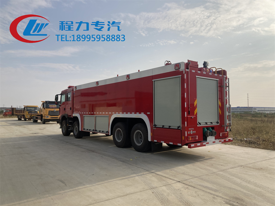 重汽豪沃25吨水罐/泡沫消防车