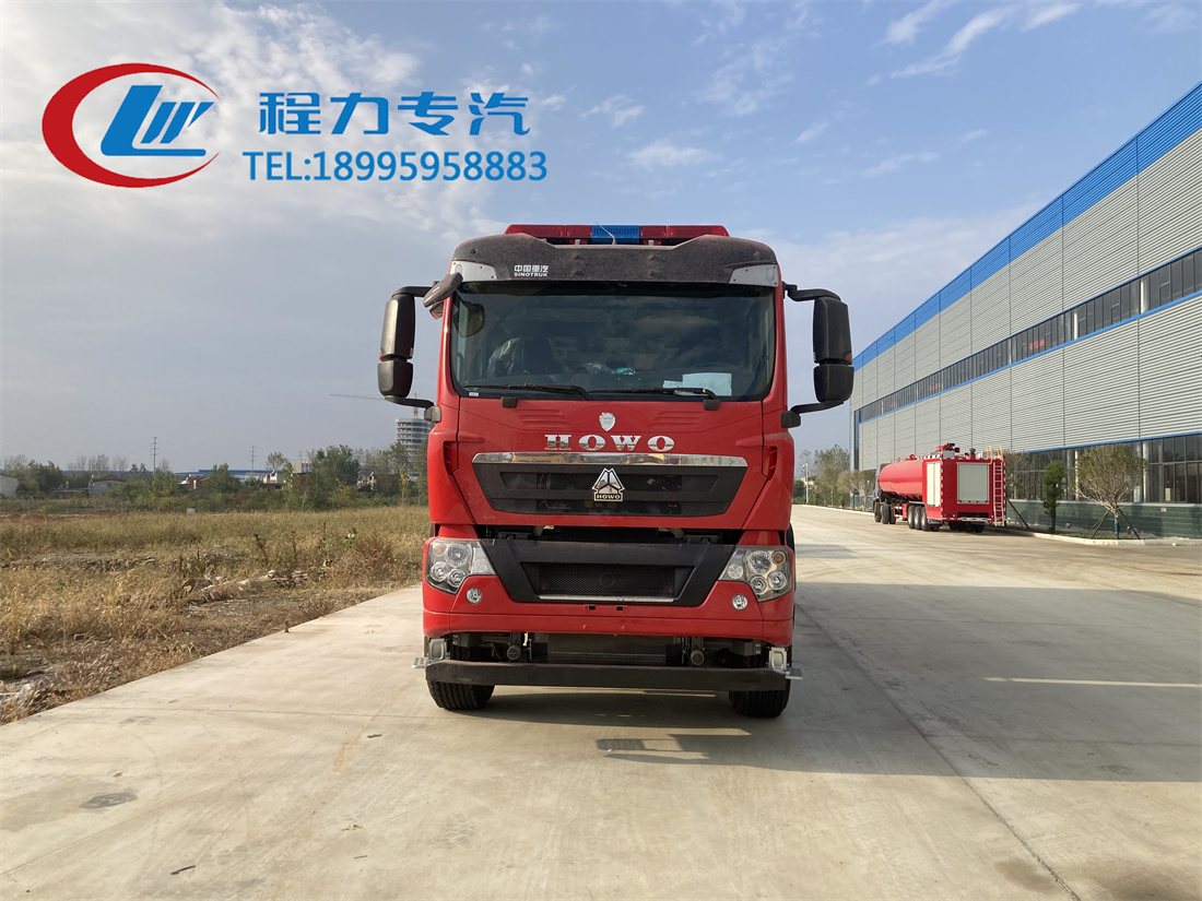 重汽豪沃25吨水罐/泡沫消防车