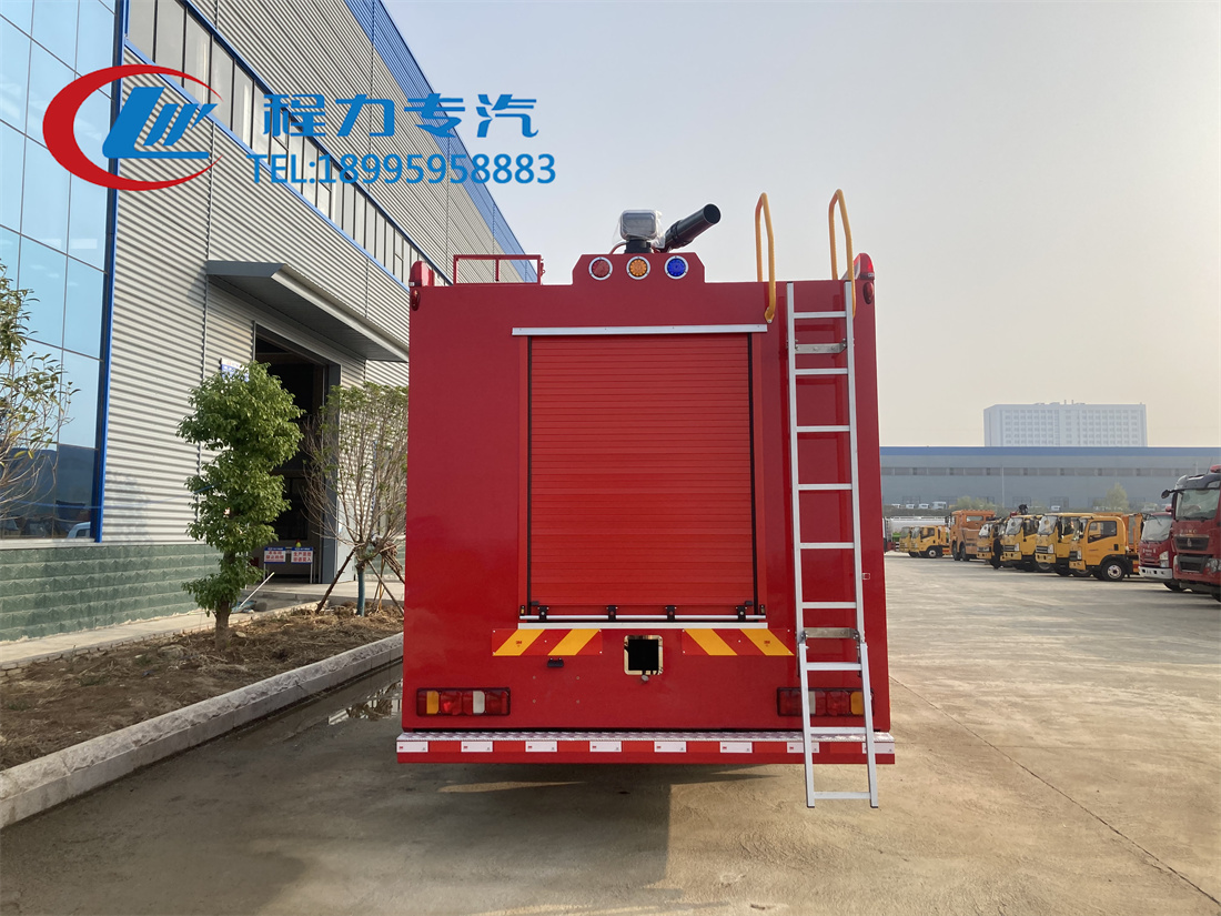 重汽豪沃18吨泡沫消防车