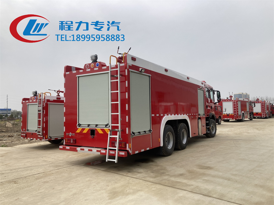 重汽豪沃16吨水罐/泡沫消防车