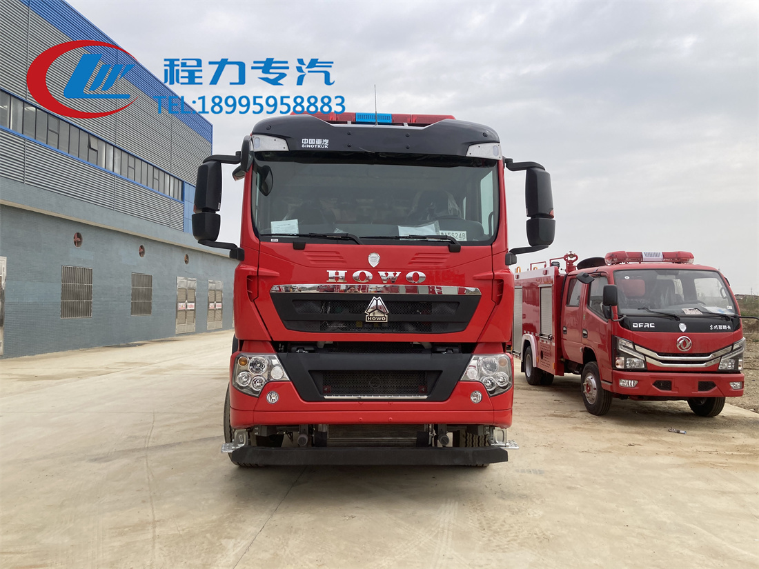 重汽豪沃16吨水罐/泡沫消防车