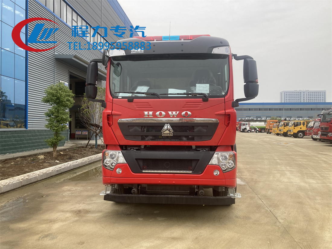 重汽豪沃12吨水罐/泡沫消防车