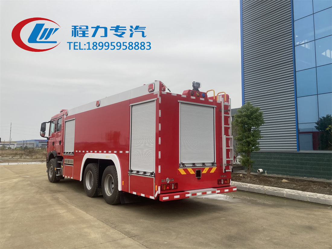 重汽豪沃12吨水罐/泡沫消防车