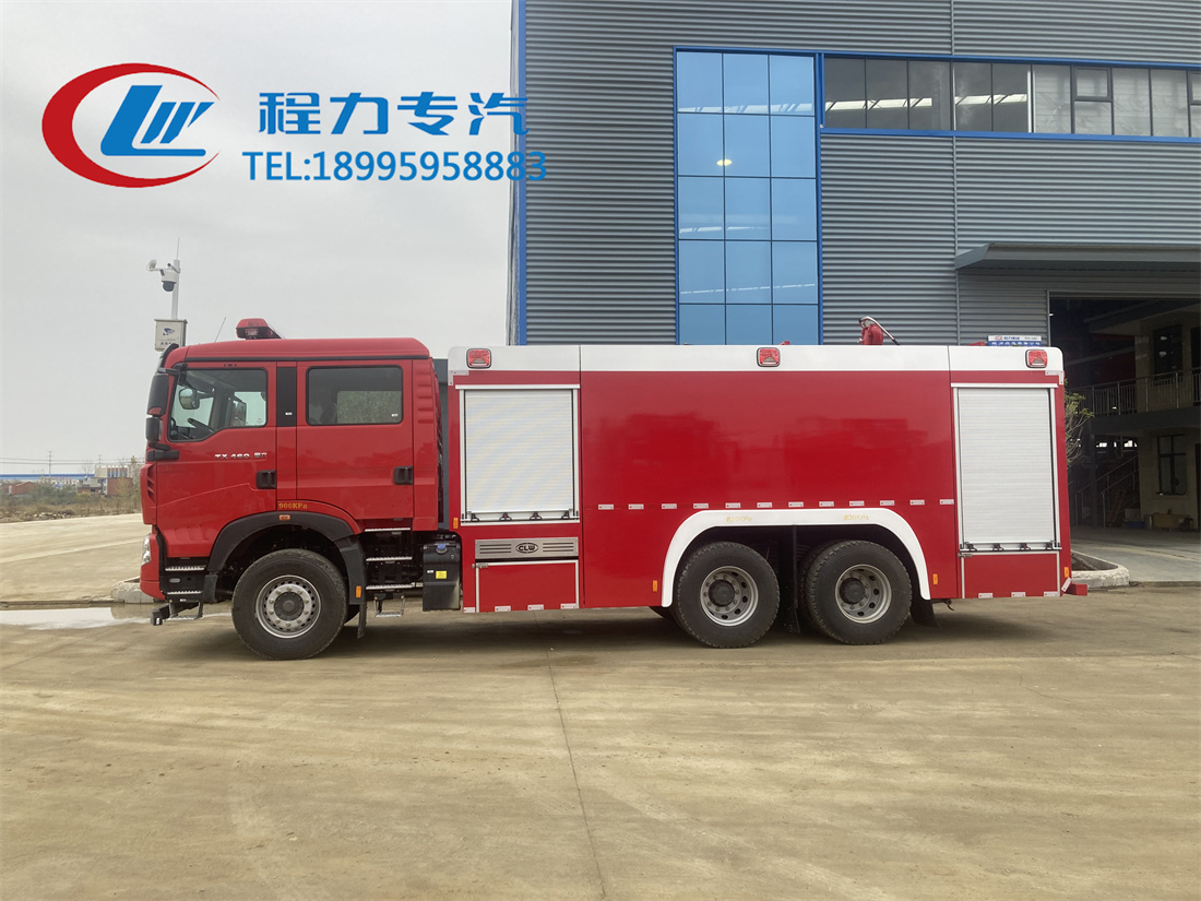 重汽豪沃12吨水罐/泡沫消防车