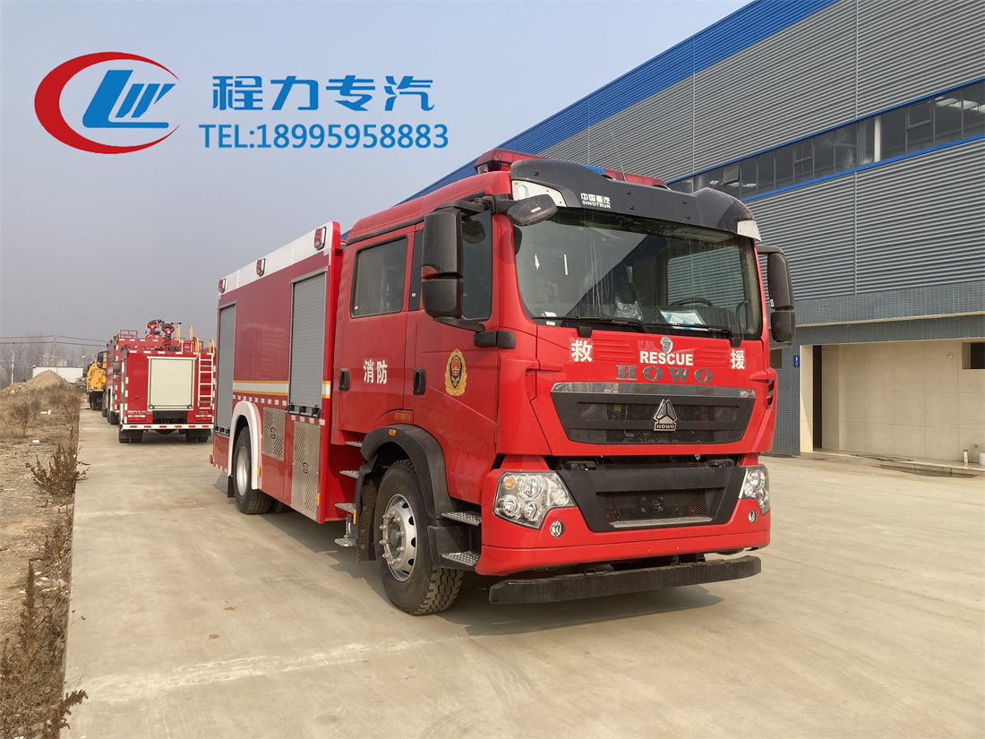 重汽豪沃8吨水罐/泡沫消防车
