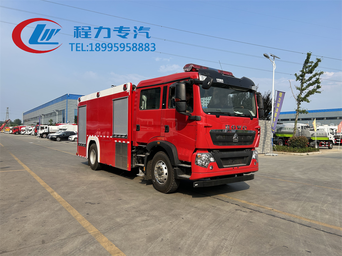 重汽豪沃8吨水罐/泡沫消防车