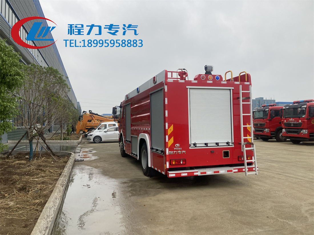 东风7.7吨水罐/泡沫消防车