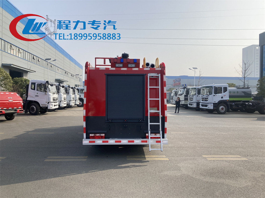 东风5吨水罐/泡沫消防车