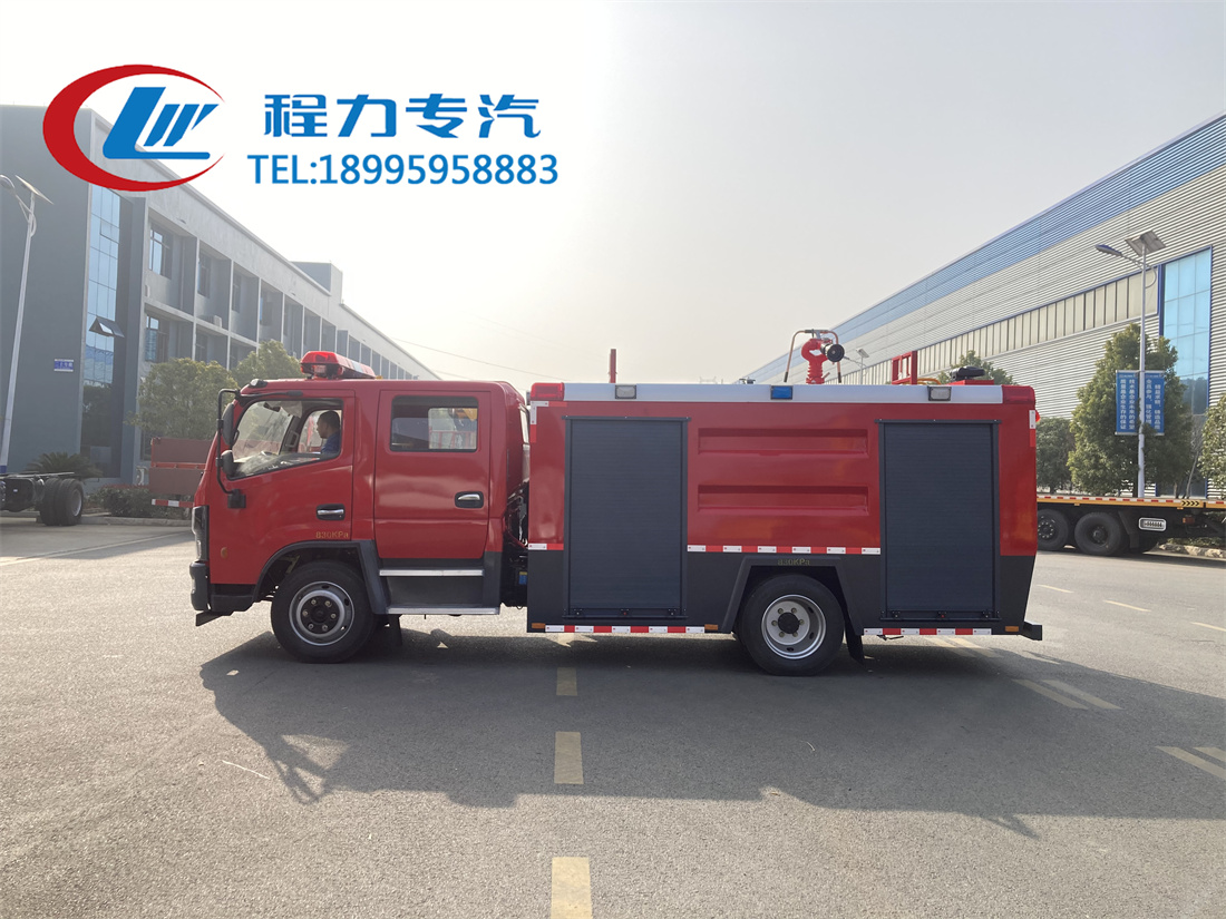 东风5吨水罐/泡沫消防车