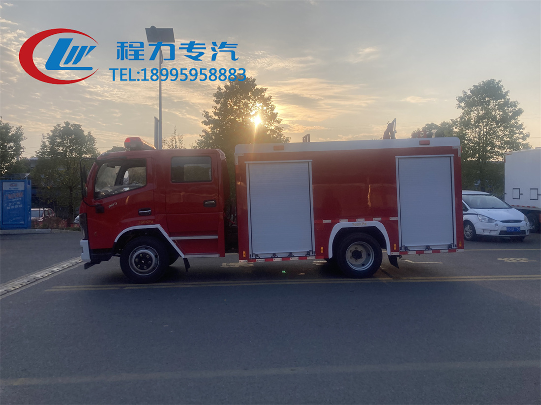 东风4吨水罐/泡沫消防车