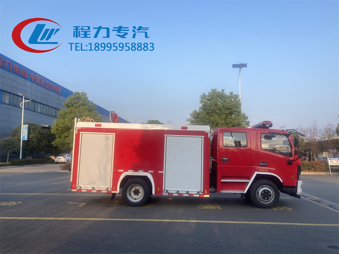 东风4吨水罐/泡沫消防车