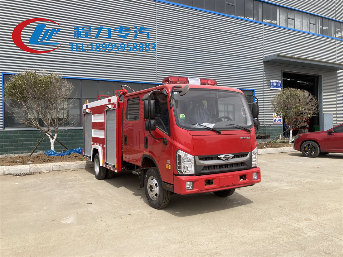 福田2.6吨水罐消防车