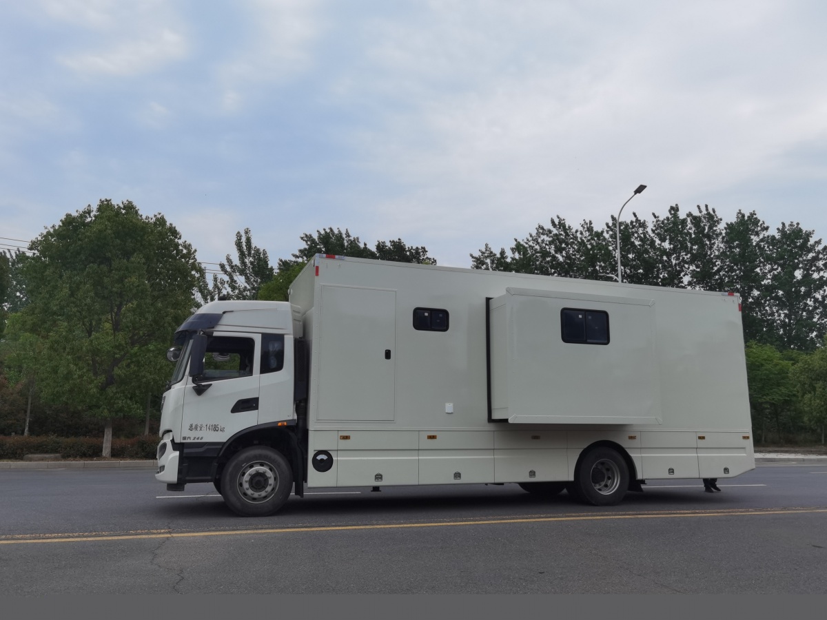 东风天锦宿营车（24人）