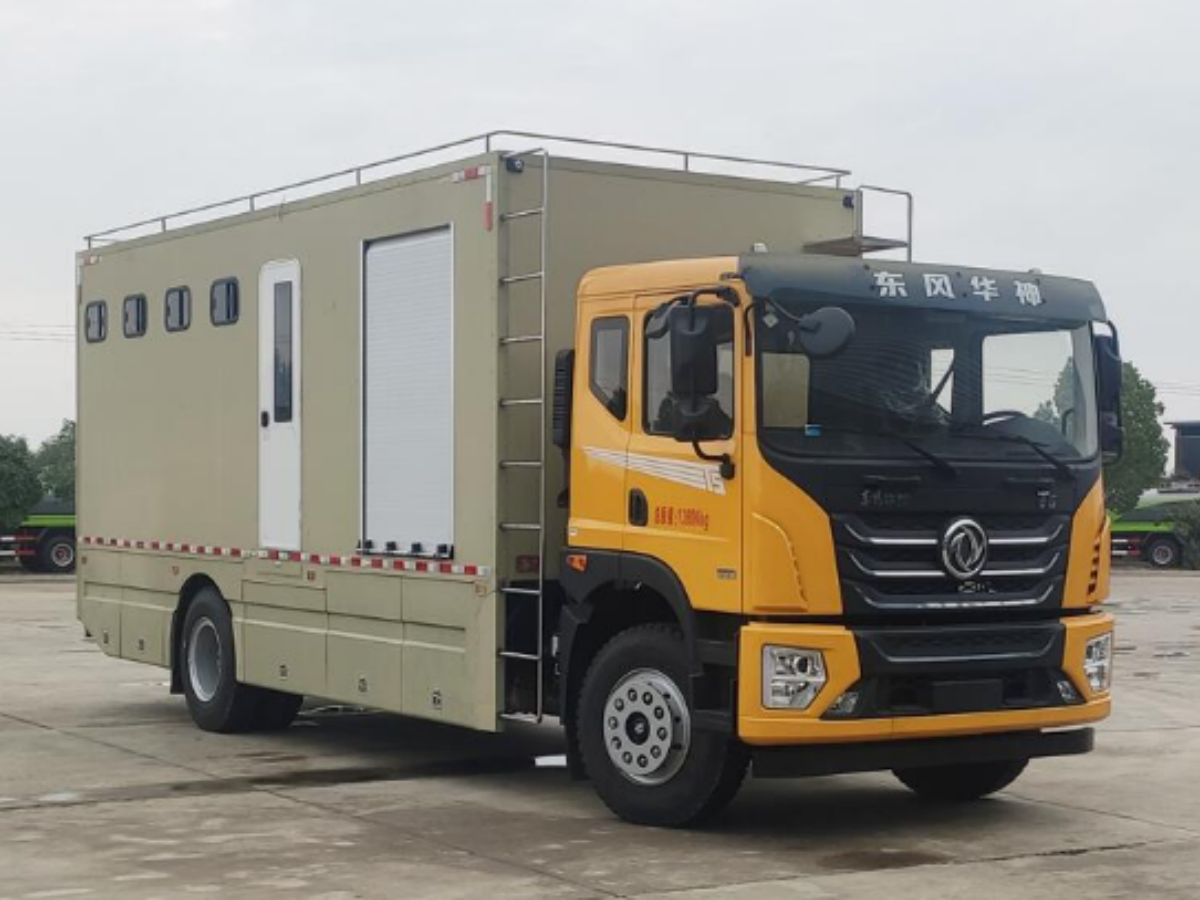 东风天锦淋浴车（8人）