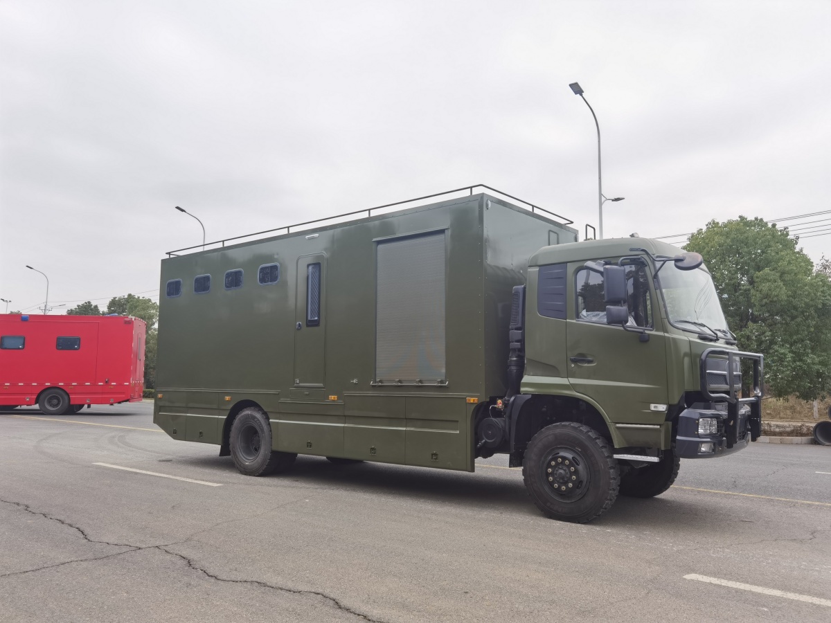 东风天锦淋浴车（8人）