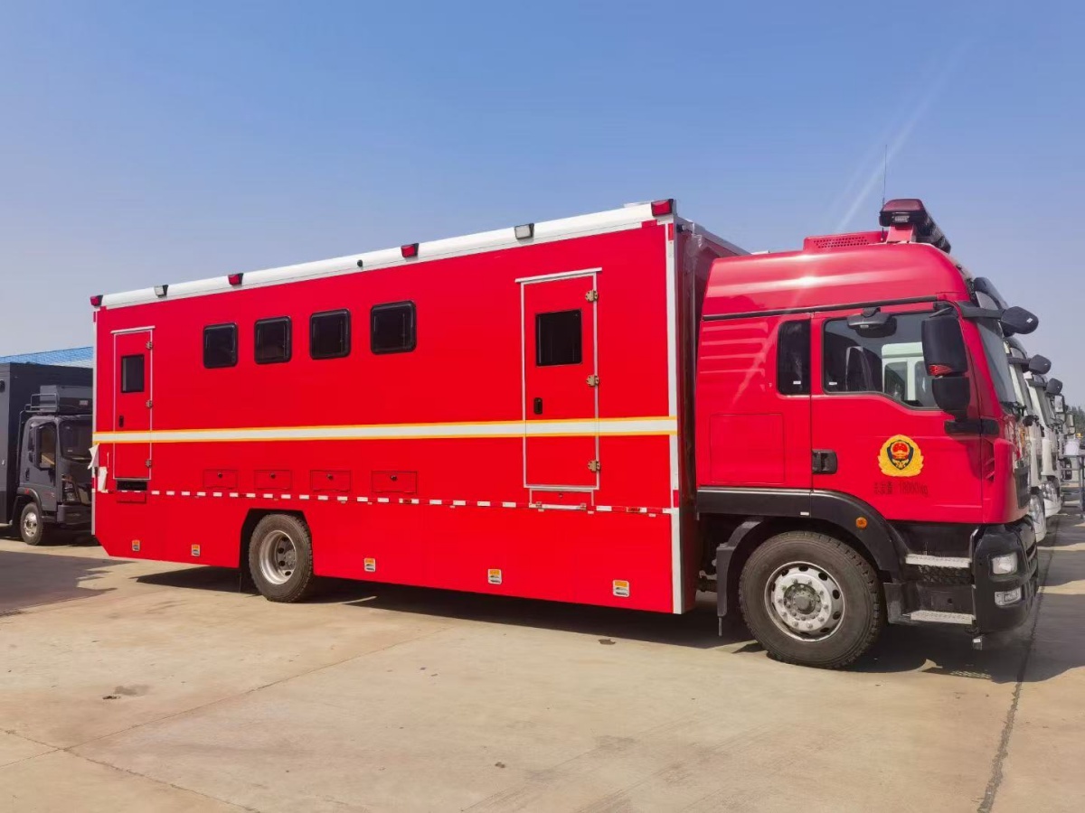 重汽汕德卡被服洗涤车