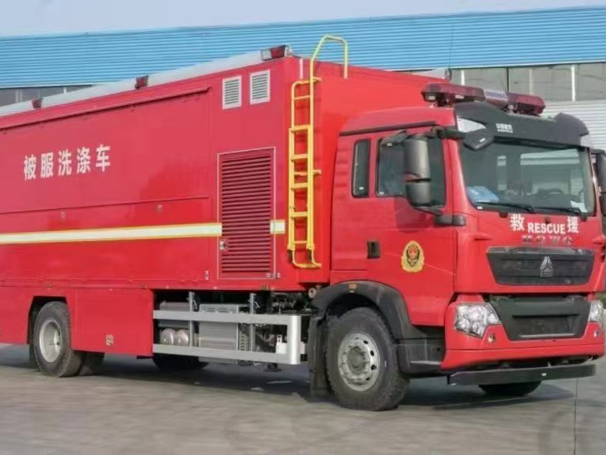 重汽汕德卡被服洗涤车