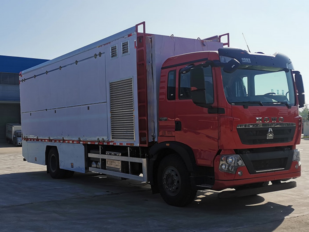 重汽汕德卡被服洗涤车