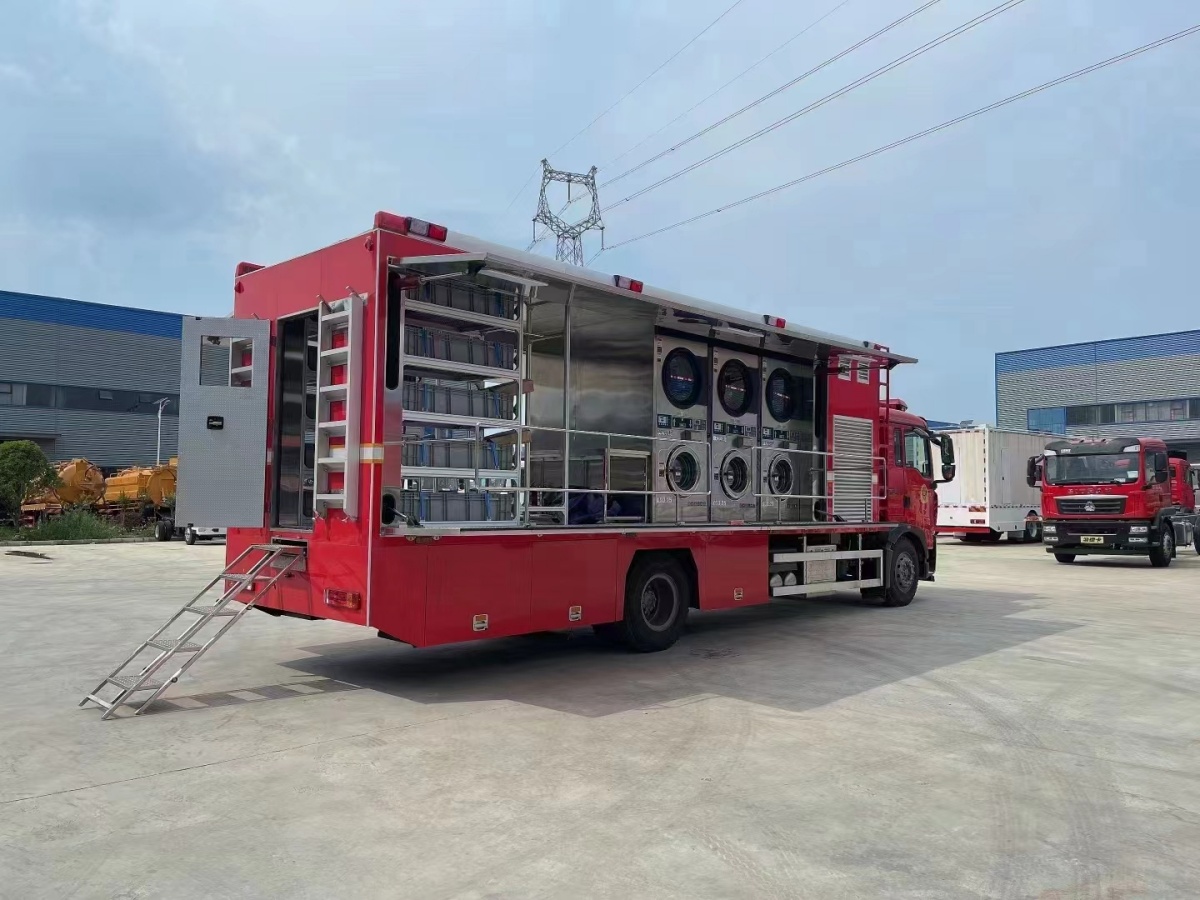 重汽汕德卡被服洗涤车