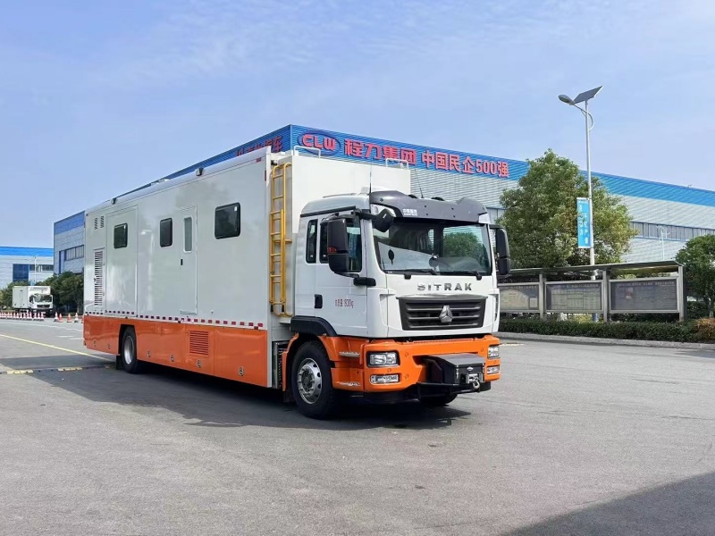 重汽豪沃移动厕所车