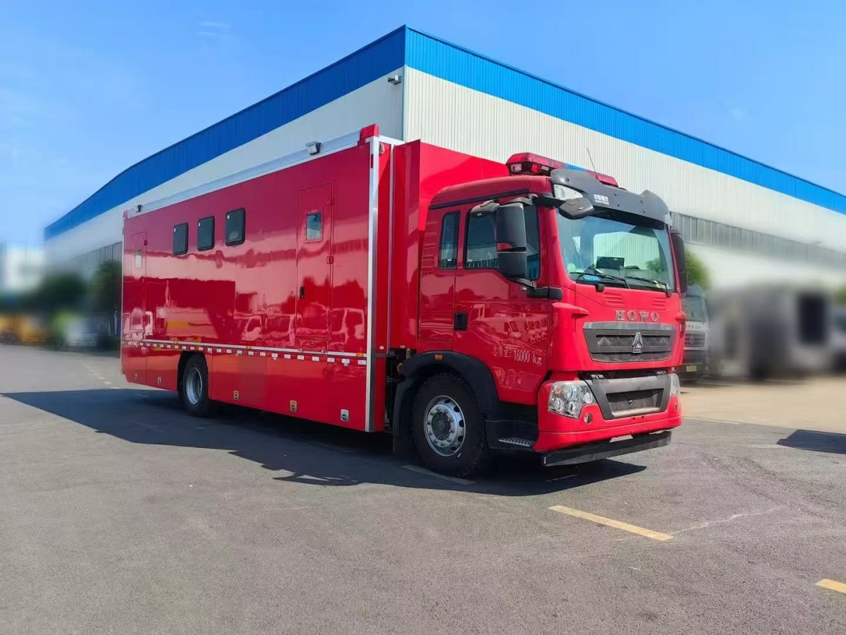 重汽豪沃移动厕所车