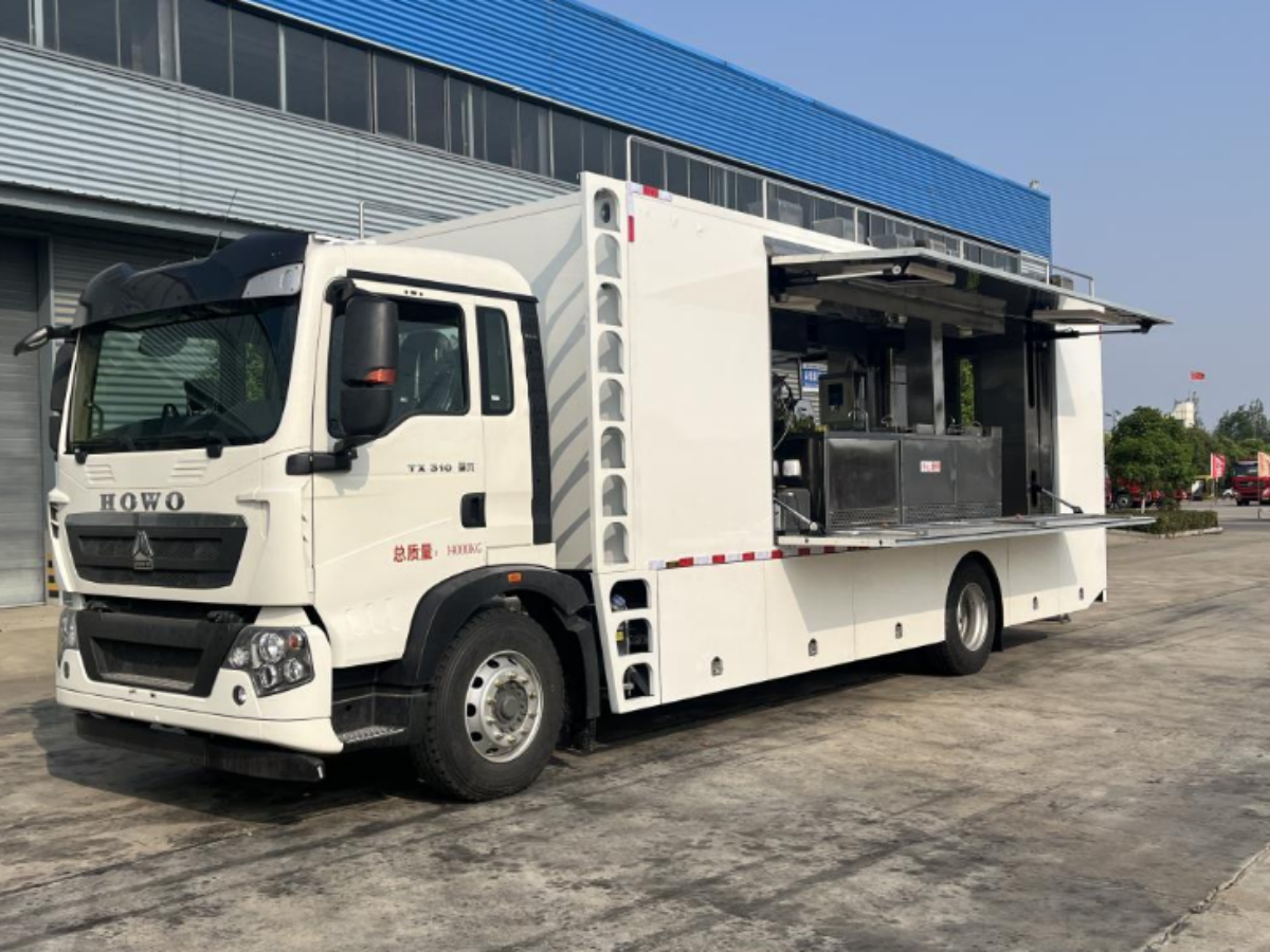 重汽豪沃餐车（200人）