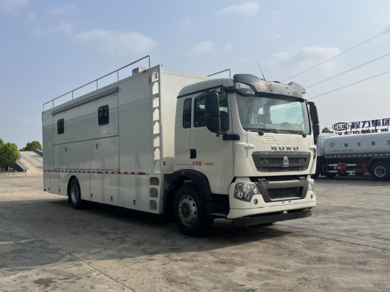 重汽豪沃餐车（200人）