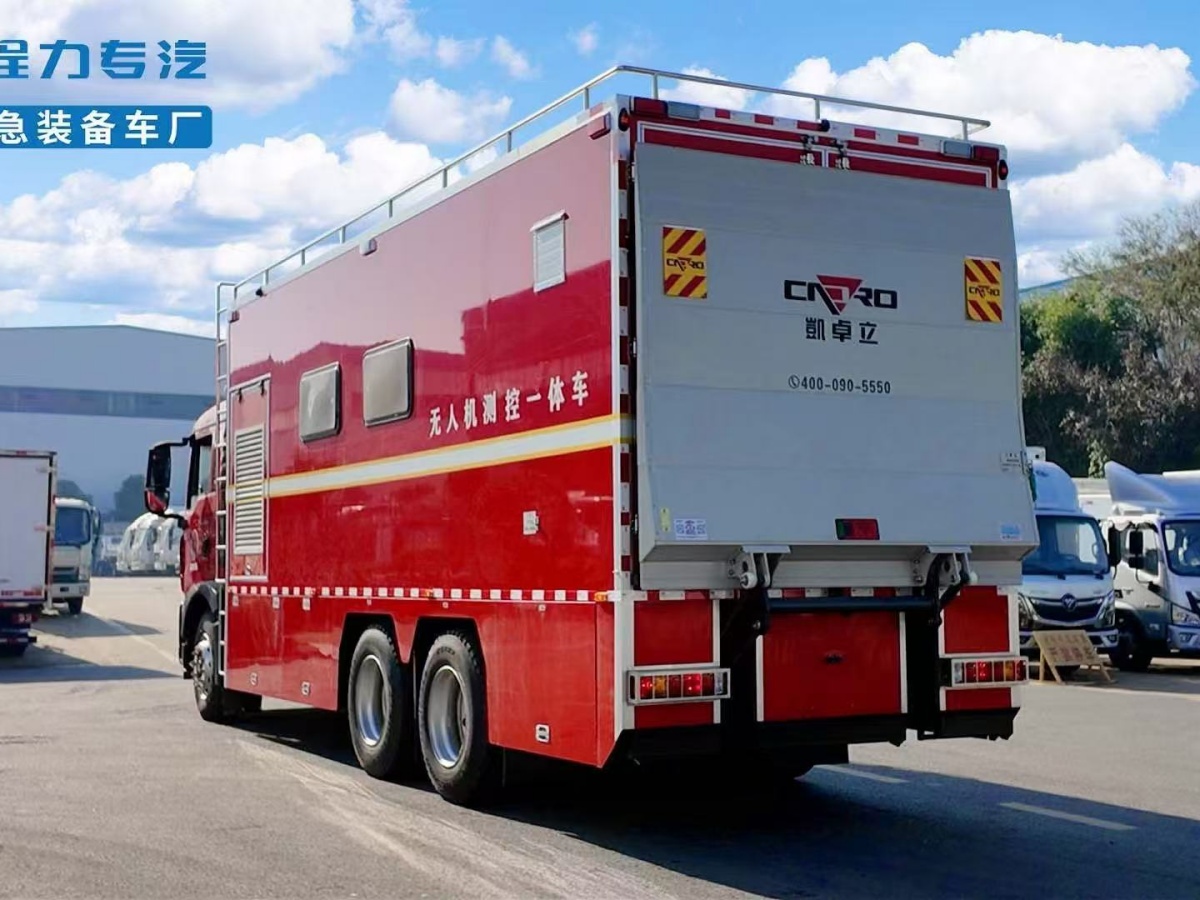 重汽豪沃无人机指挥车
