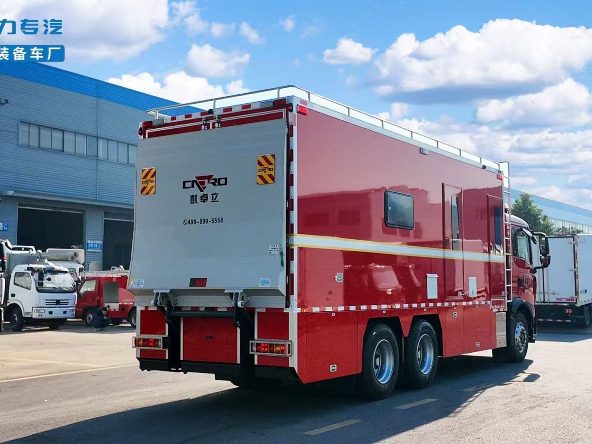 重汽豪沃无人机指挥车