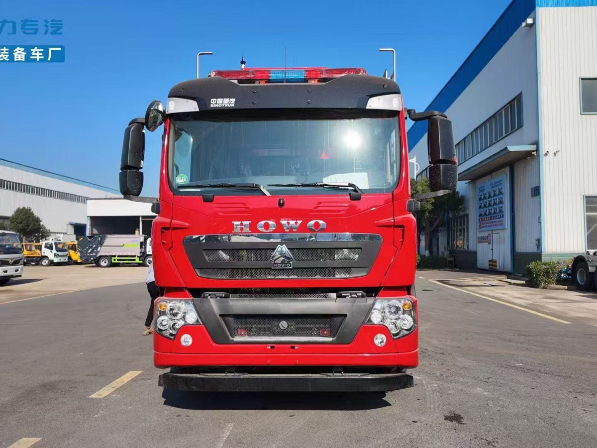 重汽豪沃无人机指挥车