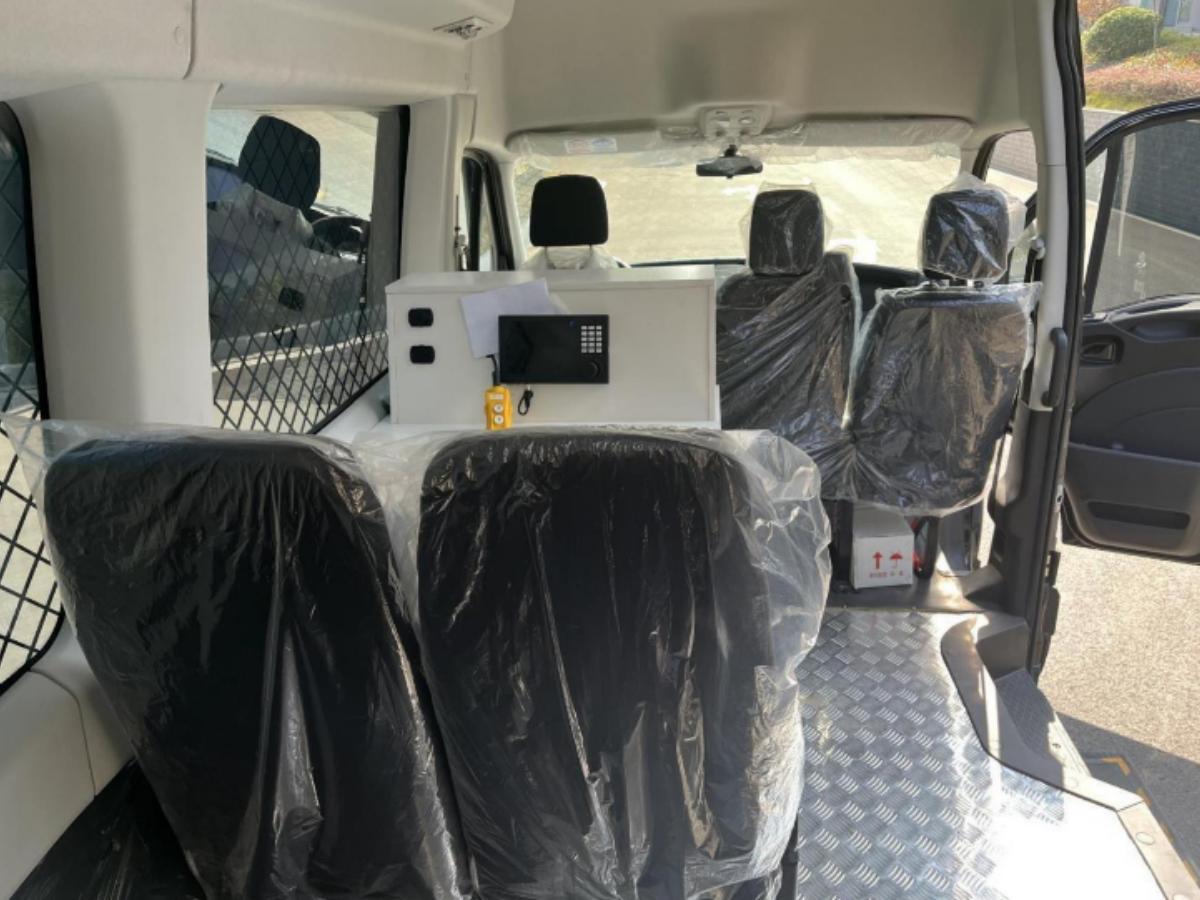 依维柯欧胜运兵车（7人）