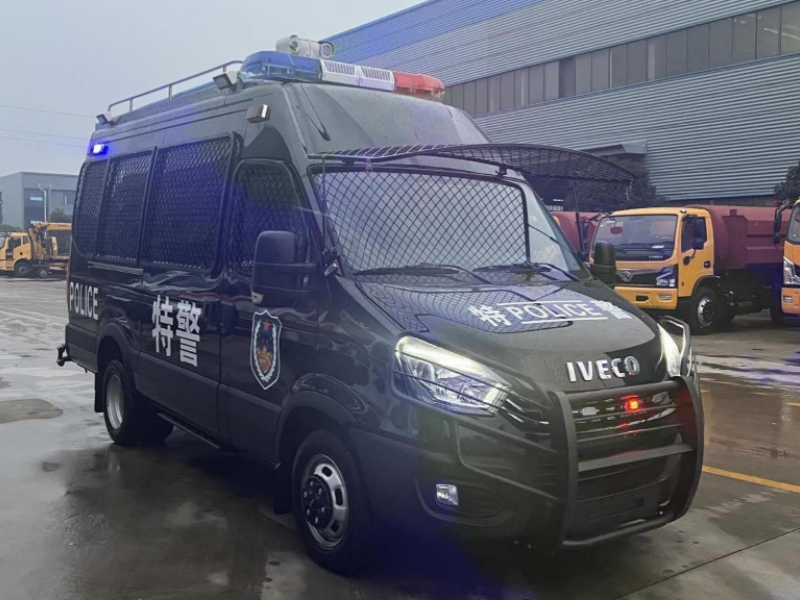 依维柯欧胜运兵车（7人）