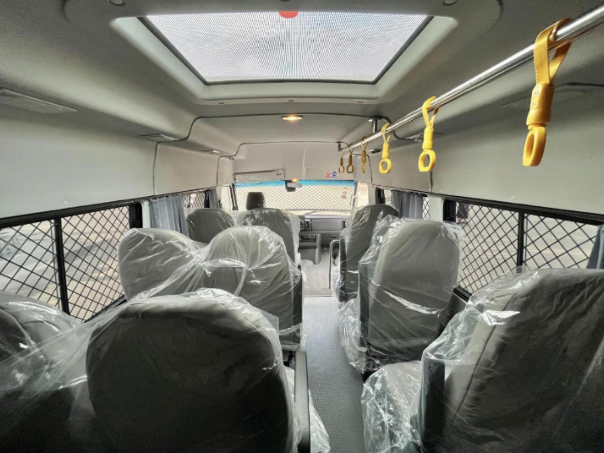 依维柯得意运兵车（10-17人）