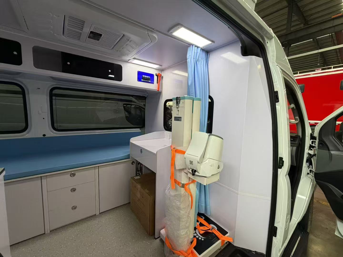 大通V80长轴医疗车